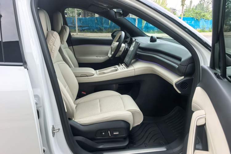 Used Nio ES6 2024 75 kWh Interior 4
