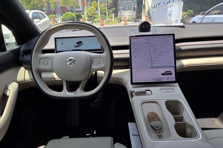 Used Nio ES6 2024 75 kWh Interior 5