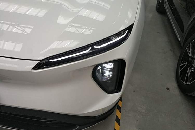 Used Nio ES6 2024 75 kWh Left Front Headlight