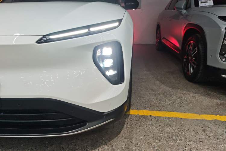 Used Nio ES6 2024 75 kWh Left Front Headlight