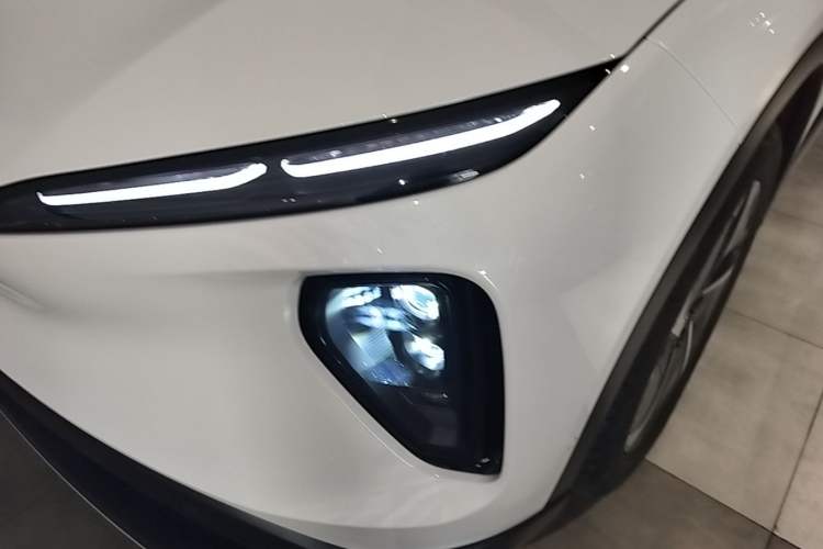 Used Nio ES6 2024 75 kWh Left Front Headlight