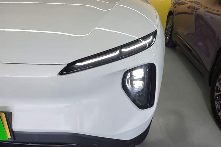 Used Nio ES6 2024 75 kWh Left Front Headlight