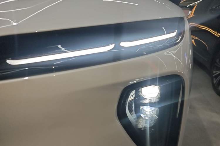 Used Nio ES6 2024 75 kWh Left Front Headlight