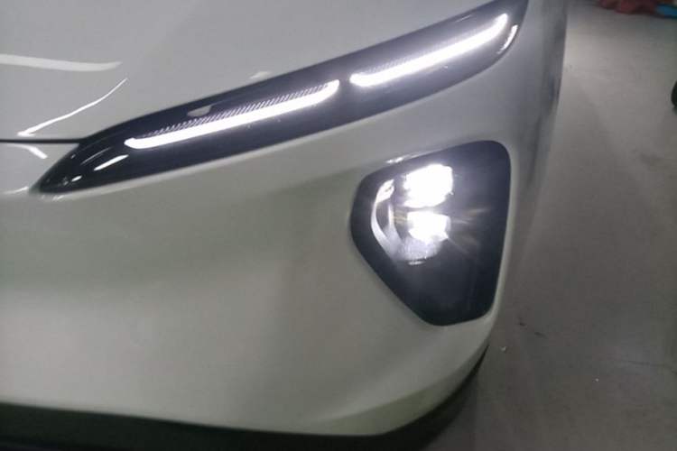 Used Nio ES6 2024 75 kWh Left Front Headlight
