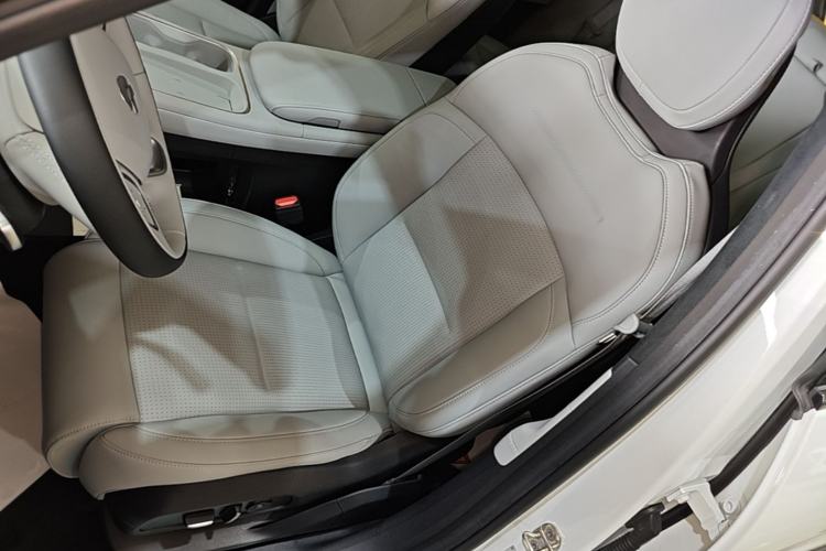 Used Nio ES6 2024 75 kWh Left Front Seat