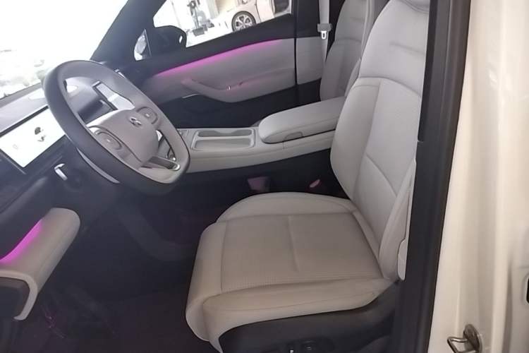 Used Nio ES6 2024 75 kWh Left Front Seat