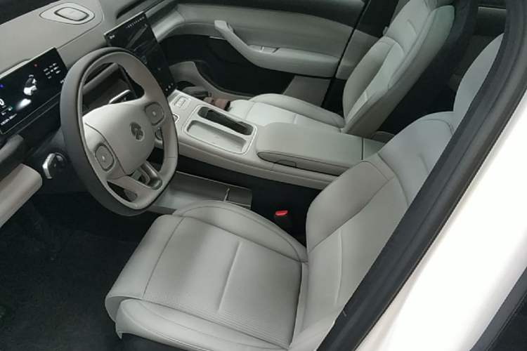 Used Nio ES6 2024 75 kWh Left Front Seat