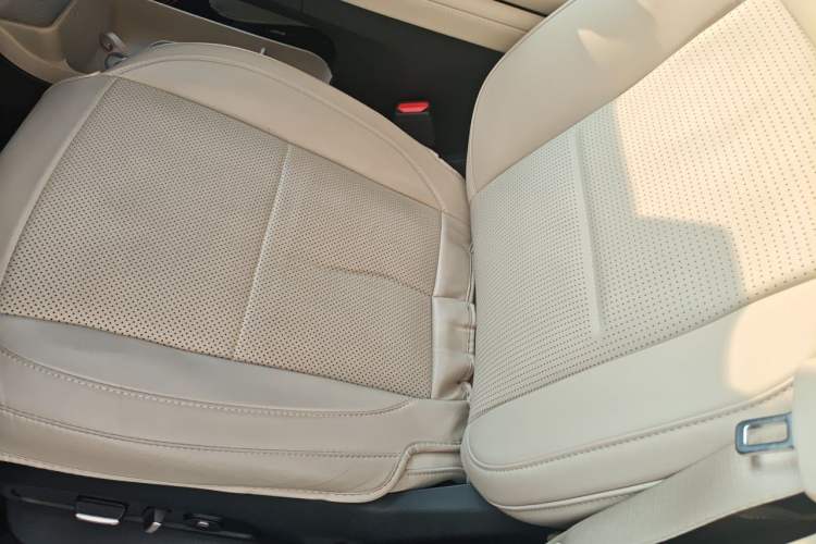 Used Nio ES6 2024 75 kWh Left Front Seat