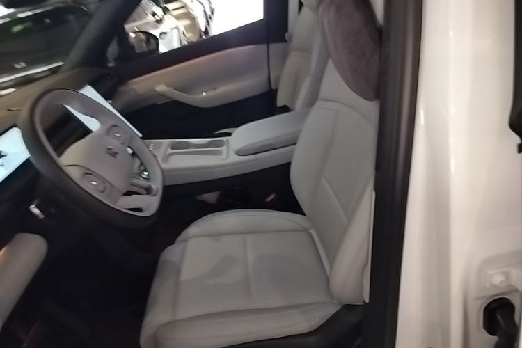 Used Nio ES6 2024 75 kWh Left Front Seat