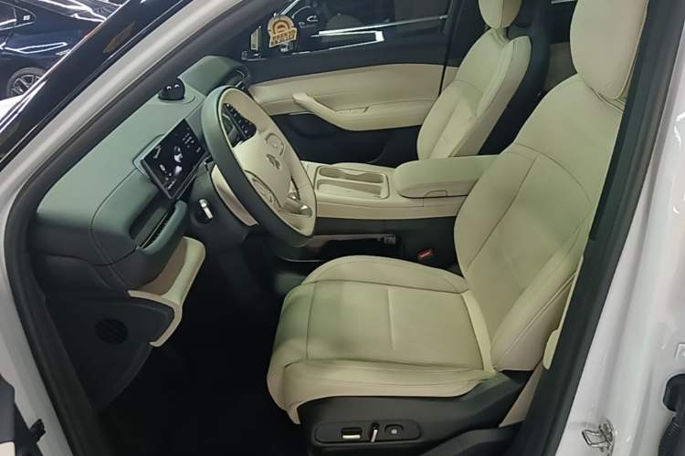 Used Nio ES6 2024 75 kWh Left Front Seat