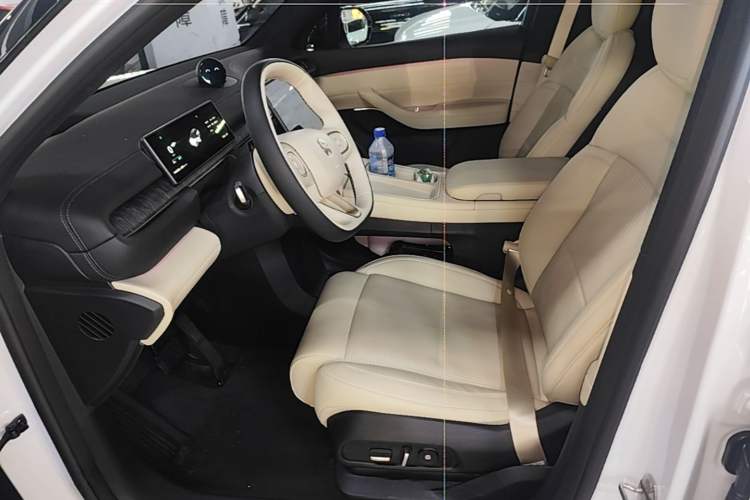 Used Nio ES6 2024 75 kWh Left Front Seat
