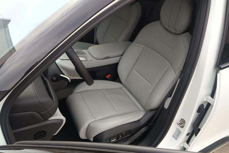 Used Nio ES6 2024 75 kWh Left Front Seat