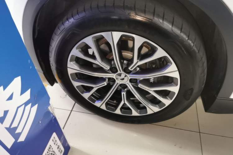 Used Nio ES6 2024 75 kWh Left Front Wheel Hub