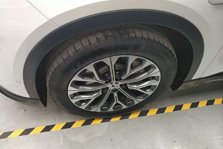 Used Nio ES6 2024 75 kWh Left Front Wheel Hub