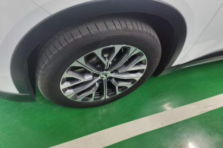 Used Nio ES6 2024 75 kWh Left Front Wheel Hub