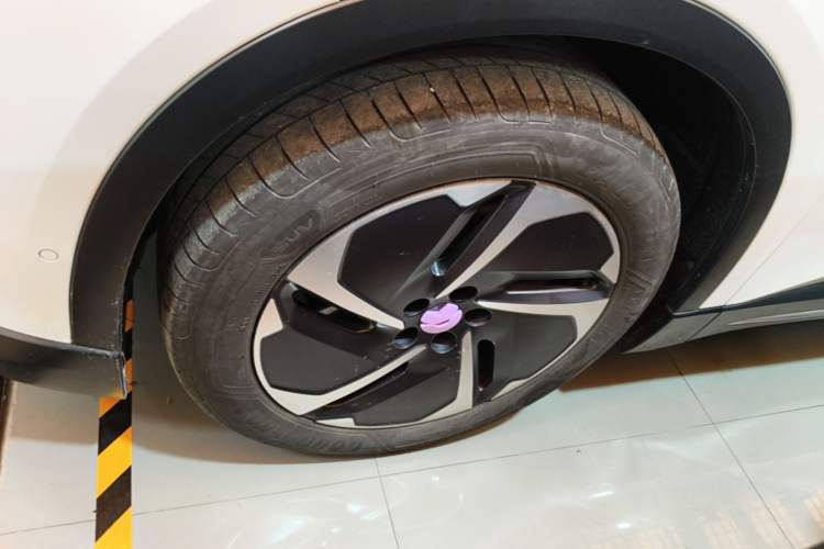 Used Nio ES6 2024 75 kWh Left Front Wheel Hub