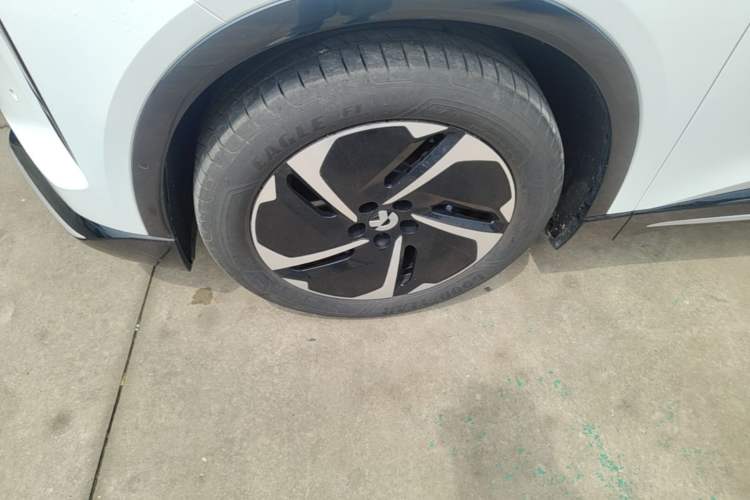 Used Nio ES6 2024 75 kWh Left Front Wheel Hub