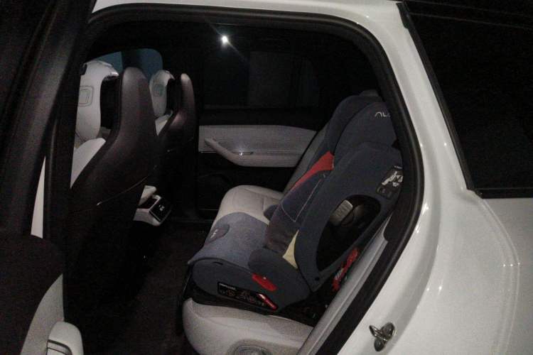 Used Nio ES6 2024 75 kWh Left Rear Seat