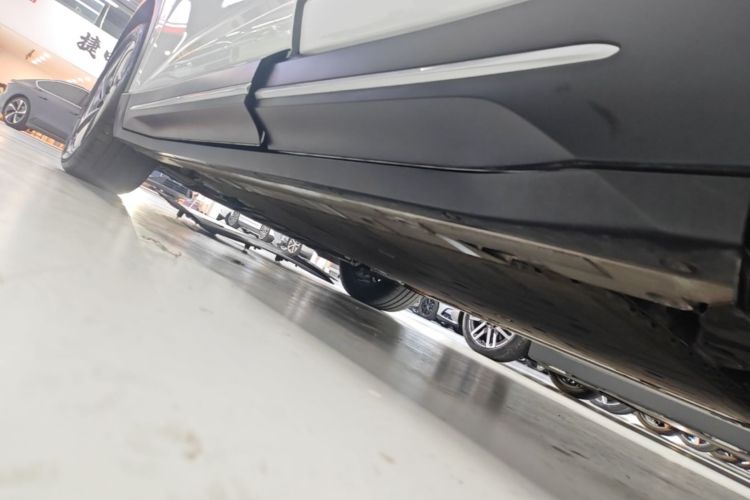 Used Nio ES6 2024 75 kWh Left Side Sill