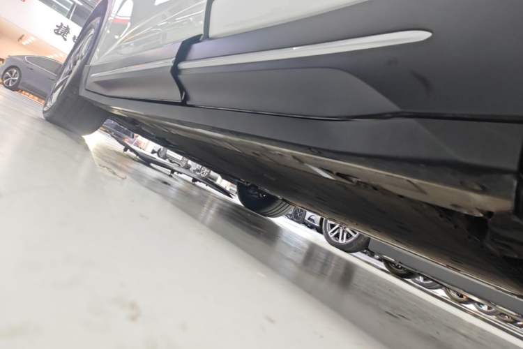 Used Nio ES6 2024 75 kWh Left Side Sill