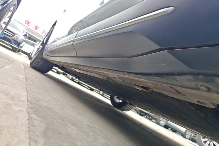 Used Nio ES6 2024 75 kWh Left Side Sill