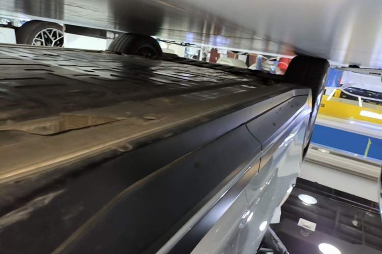 Used Nio ES6 2024 75 kWh Left Side Sill
