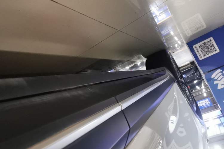 Used Nio ES6 2024 75 kWh Left Side Sill