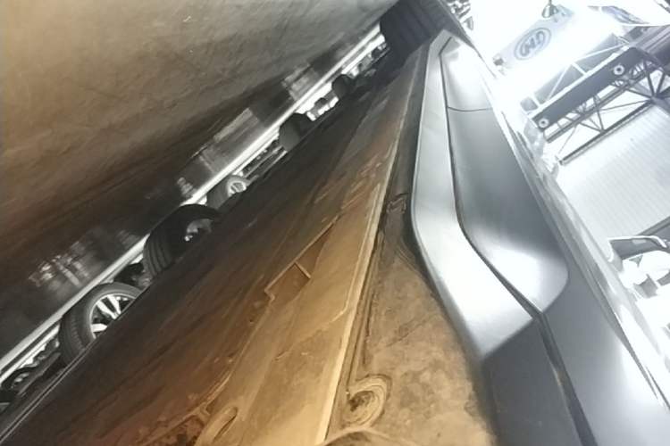 Used Nio ES6 2024 75 kWh Left Side Sill