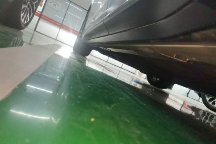 Used Nio ES6 2024 75 kWh Left Side Sill