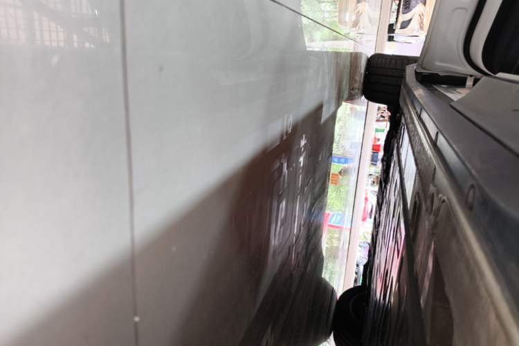 Used Nio ES6 2024 75 kWh Left Side Sill