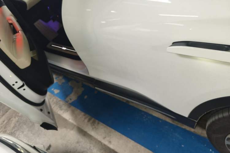 Used Nio ES6 2024 75 kWh Left Side Sill