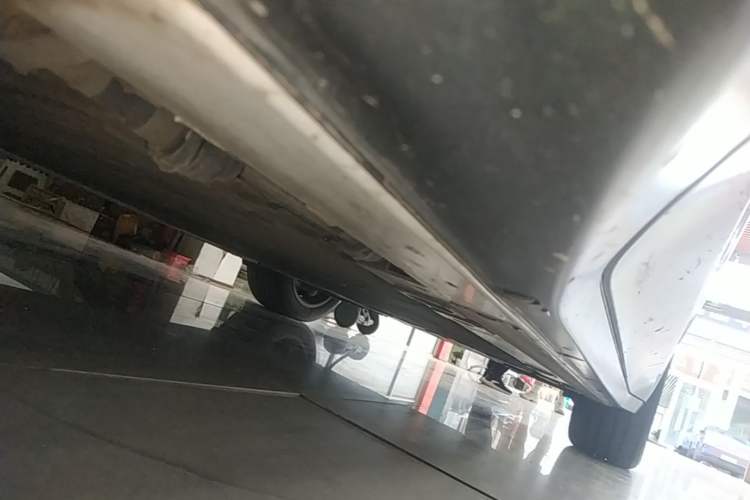 Used Nio ES6 2024 75 kWh Left Side Sill