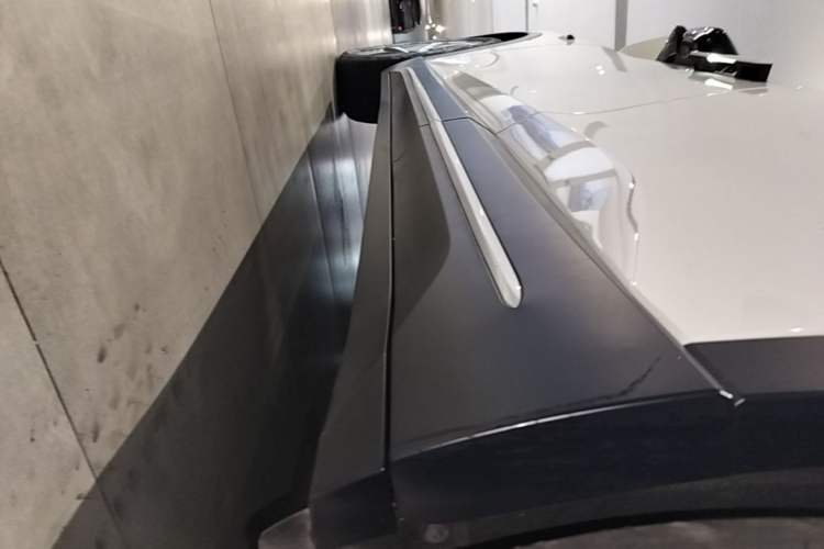 Used Nio ES6 2024 75 kWh Left Side Sill