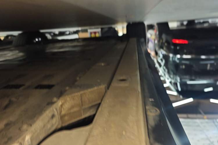 Used Nio ES6 2024 75 kWh Left Side Sill