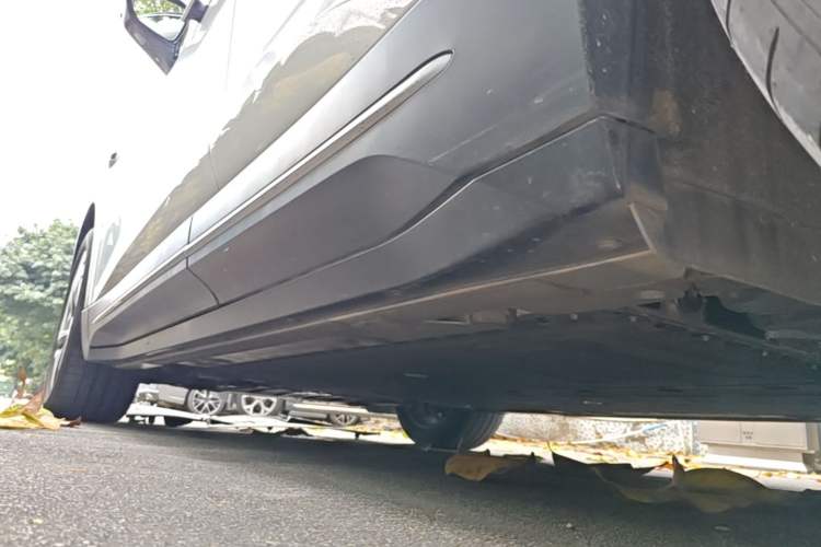 Used Nio ES6 2024 100kWh Left Side Sill