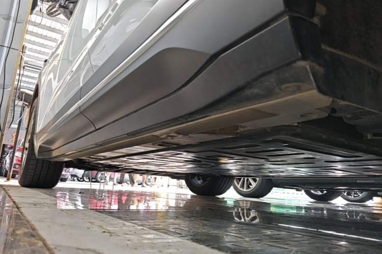 Used Nio ES6 2024 75 kWh Left Side Sill