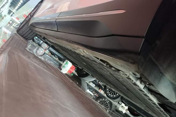 Used Nio ES6 2024 75 kWh Left Side Sill