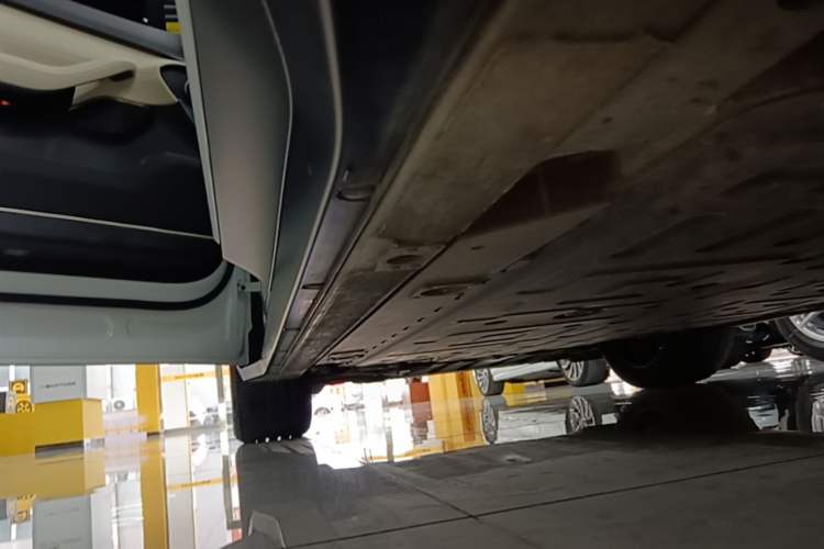 Used Nio ES6 2024 75 kWh Left Side Sill