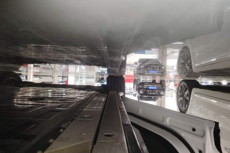 Used Nio ES6 2024 75 kWh Left Side Sill