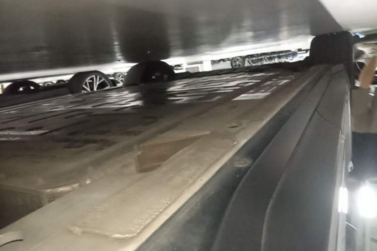 Used Nio ES6 2024 75 kWh Left Side Sill