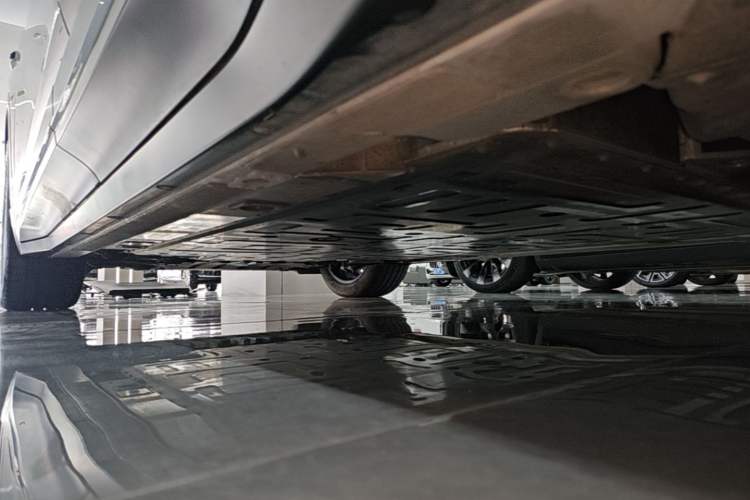 Used Nio ES6 2024 75 kWh Left Side Sill