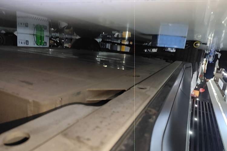 Used Nio ES6 2024 75 kWh Left Side Sill