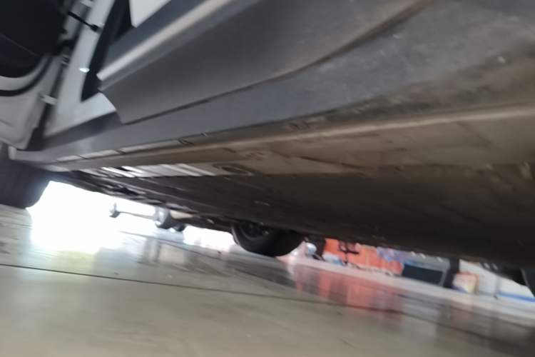 Used Nio ES6 2024 75 kWh Left Side Sill