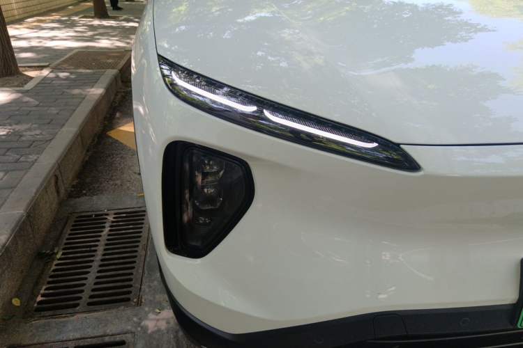 Used Nio ES6 2024 75 kWh Right Front Headlight