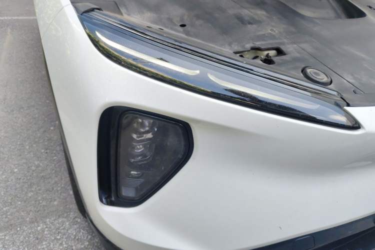 Used Nio ES6 2024 75 kWh Right Front Headlight