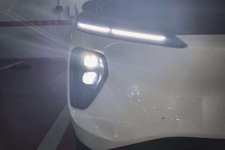 Used Nio ES6 2024 75 kWh Right Front Headlight