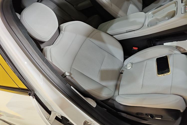 Used Nio ES6 2024 75 kWh Right Front Seat
