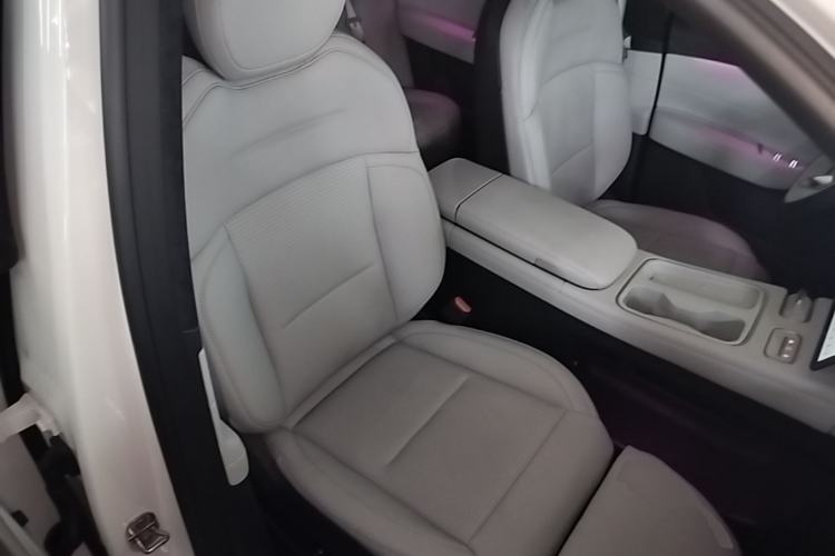 Used Nio ES6 2024 75 kWh Right Front Seat