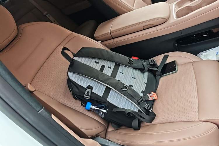 Used Nio ES6 2024 75 kWh Right Front Seat