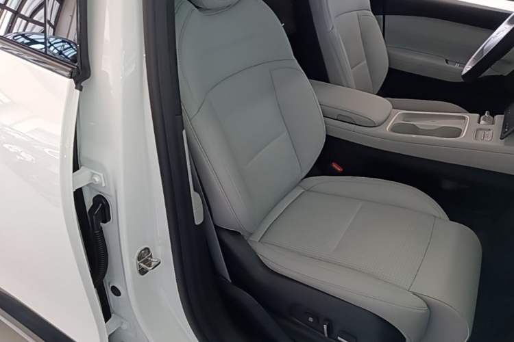 Used Nio ES6 2024 75 kWh Right Front Seat